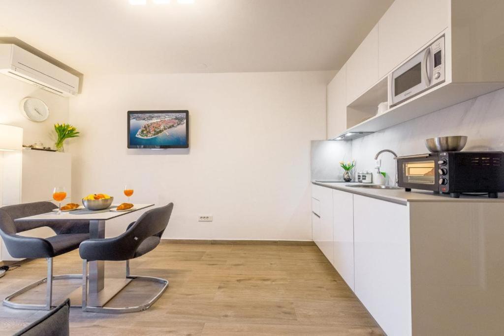 Apartament Meladica *